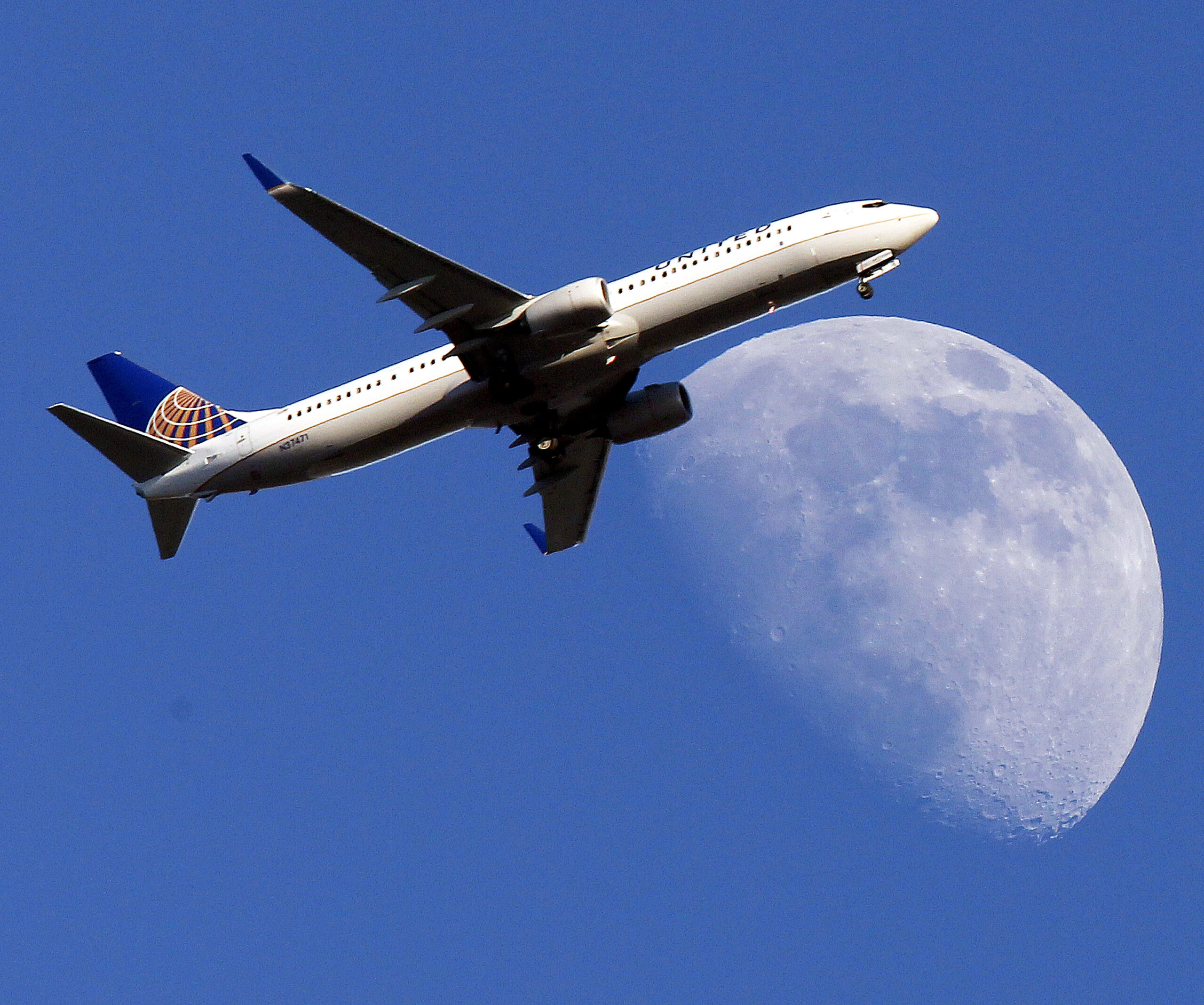 MLB pitcher thinks airline flight attendants are his wife’s personal servants
