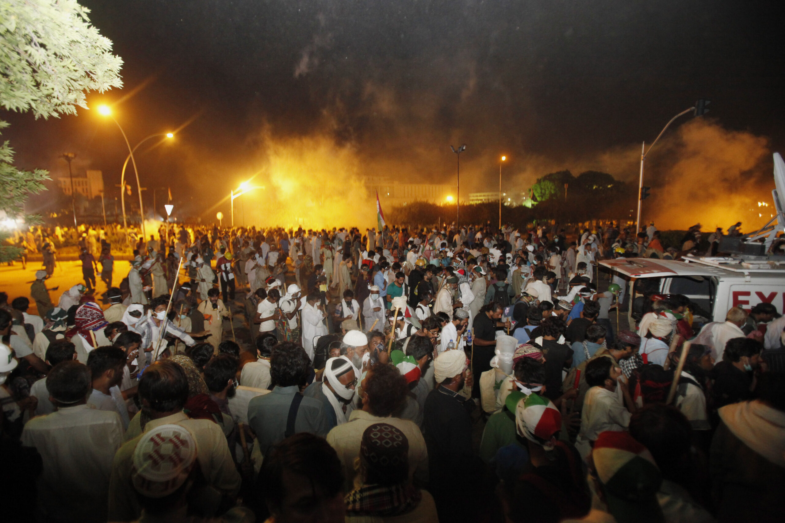Pakistan protesters march on PM’s residence