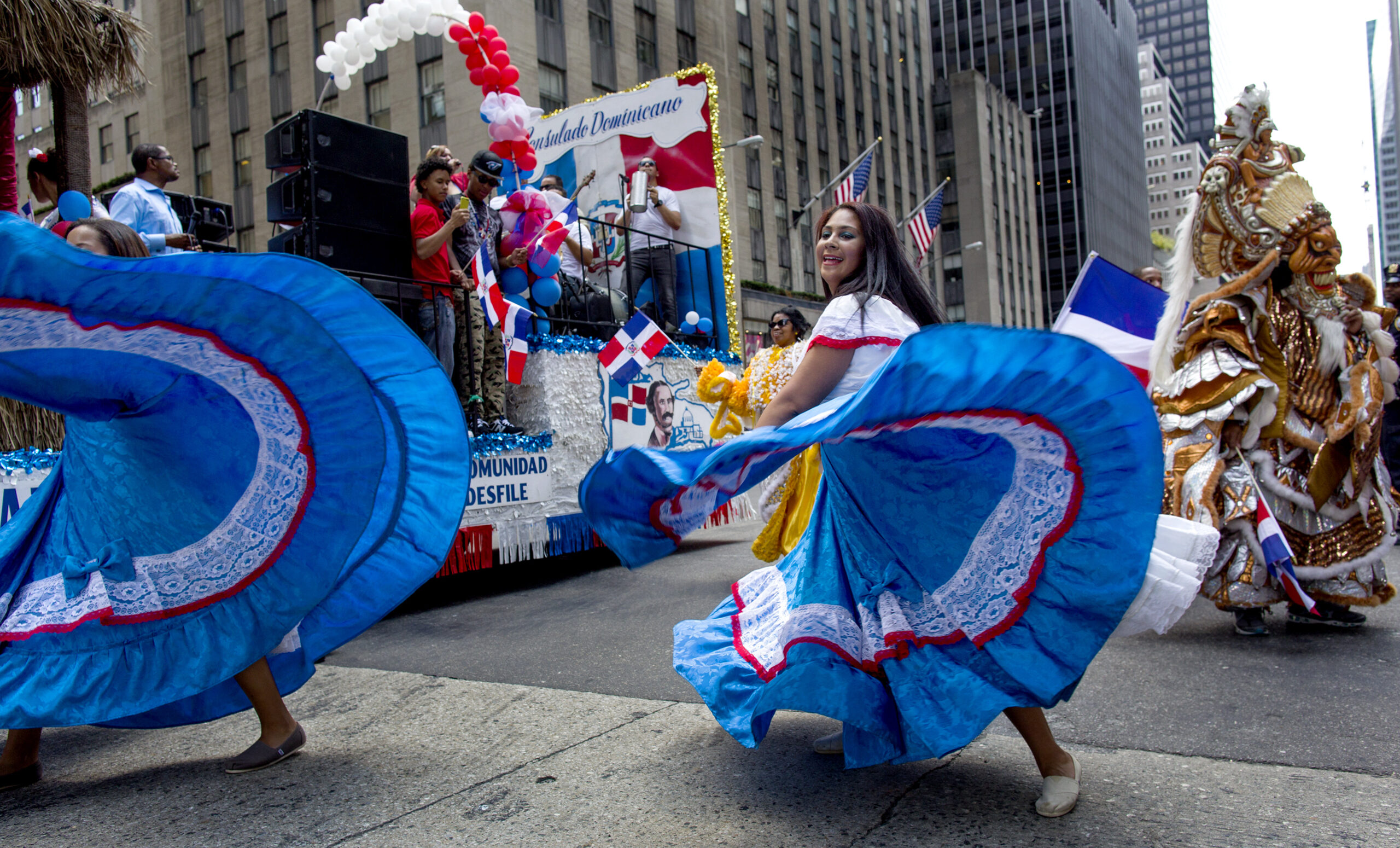 NY governor garners support at Dominican parade