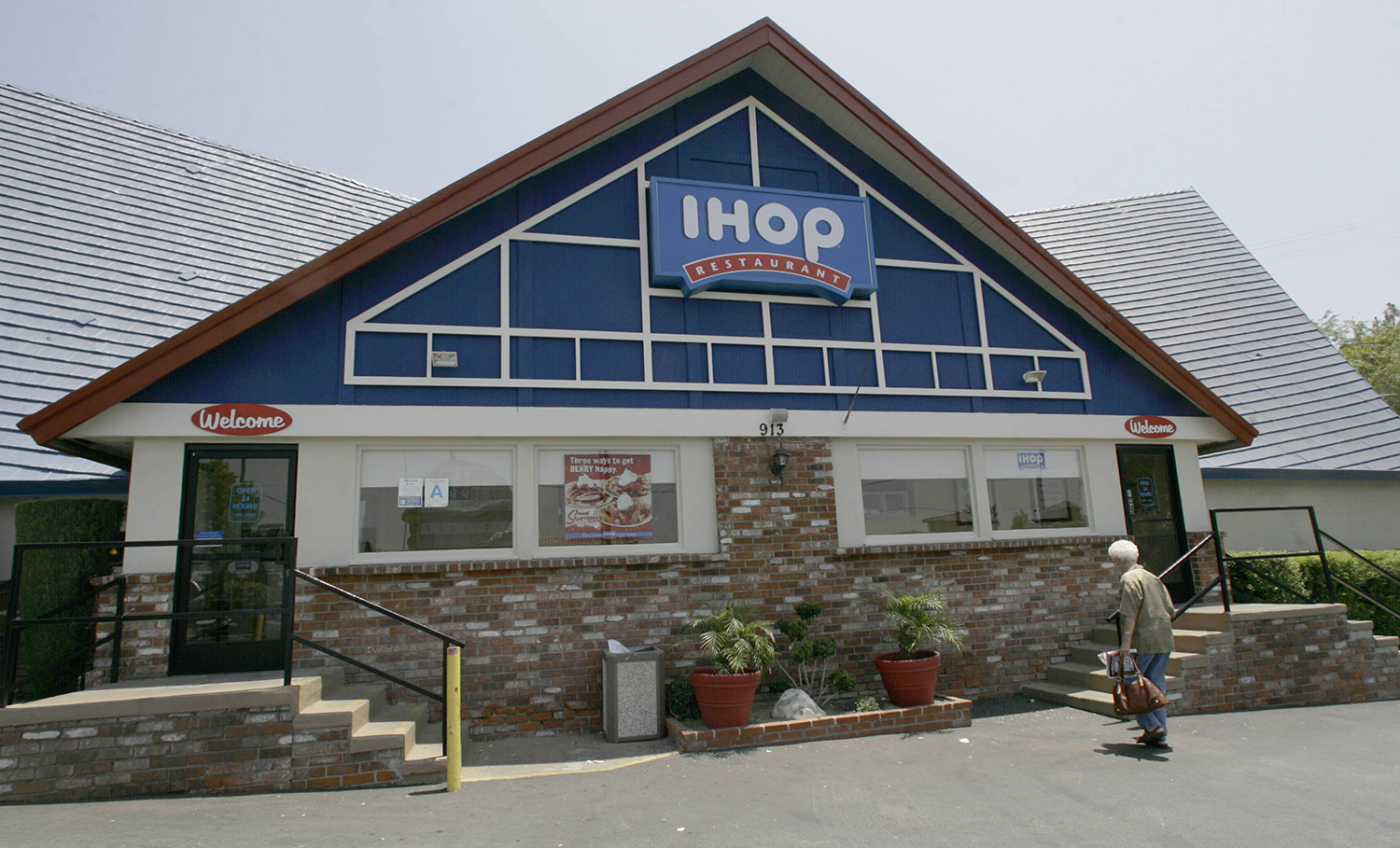 IHOP says it was hacked after sharing anti-Clinton tweet
