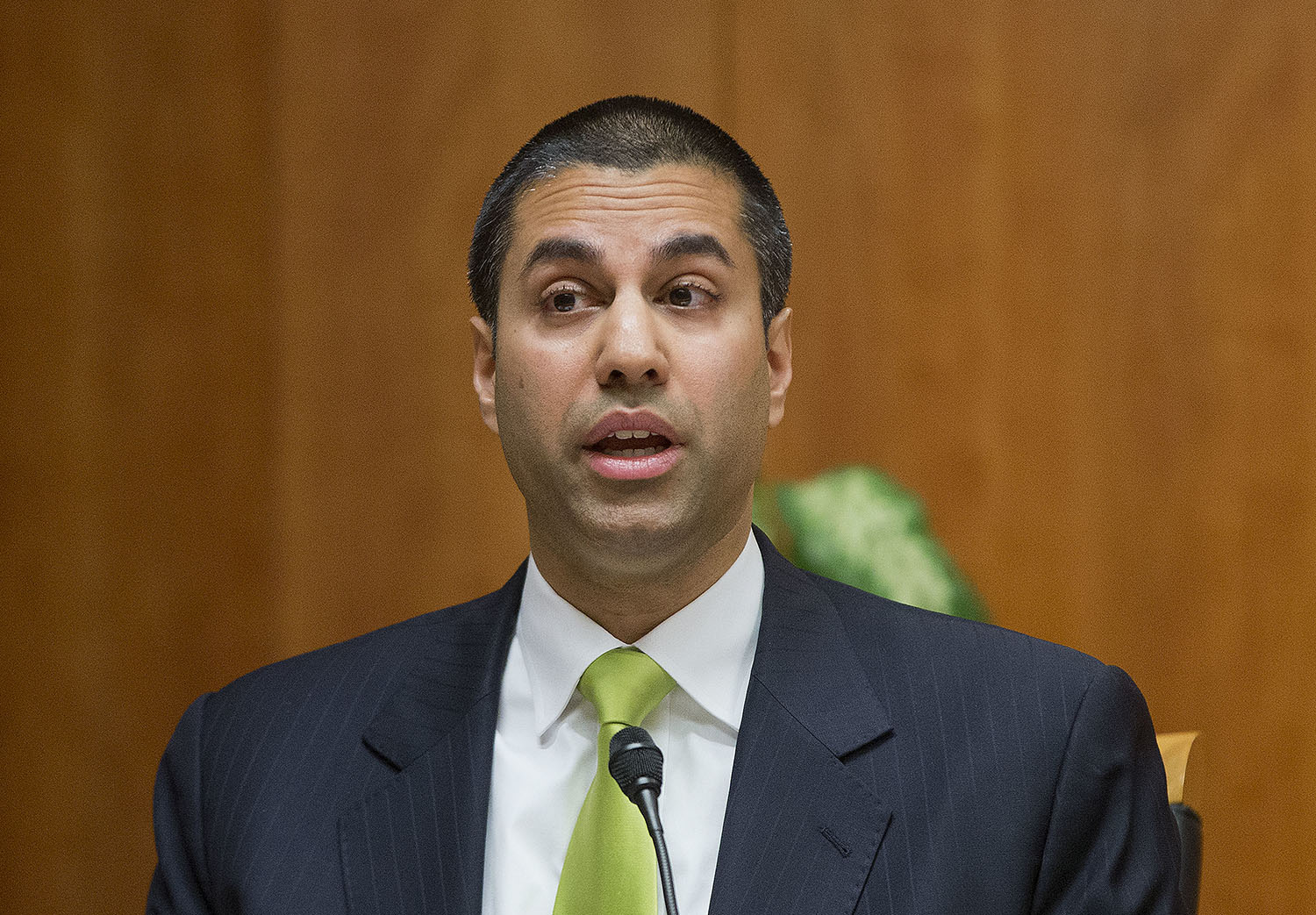 FCC chairman gets ‘rickrolled’ by protesters