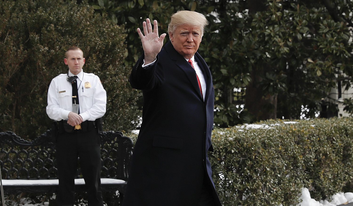 Trump returns to Detroit and the comforts of his old campaign