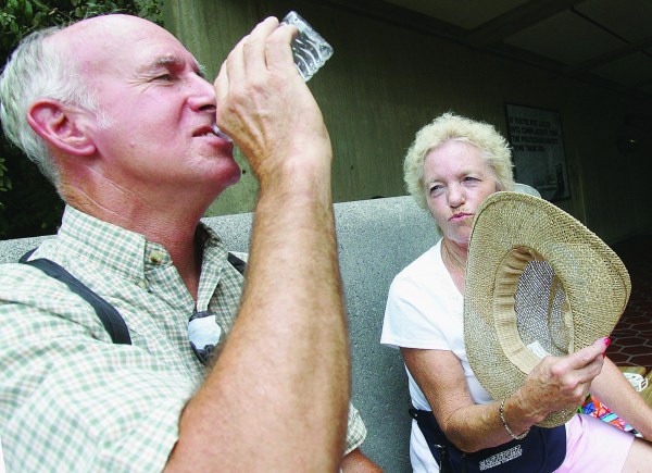 Metro lifts ban on drinking water — again