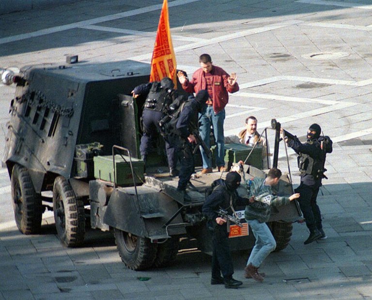 Italy cracks down on alleged violent secessionists