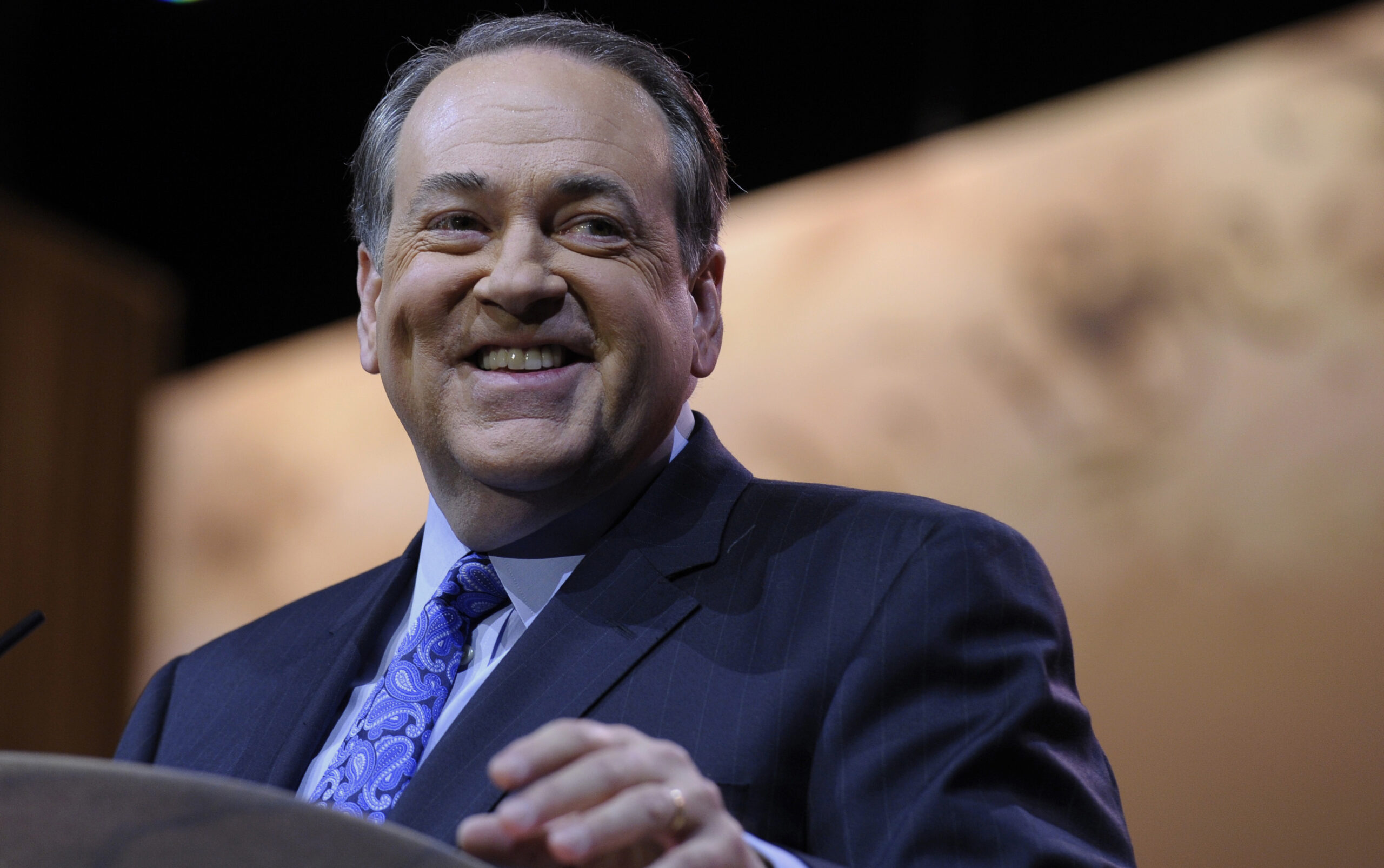 Mike Huckabee brings TV stardom to the 2016 trail