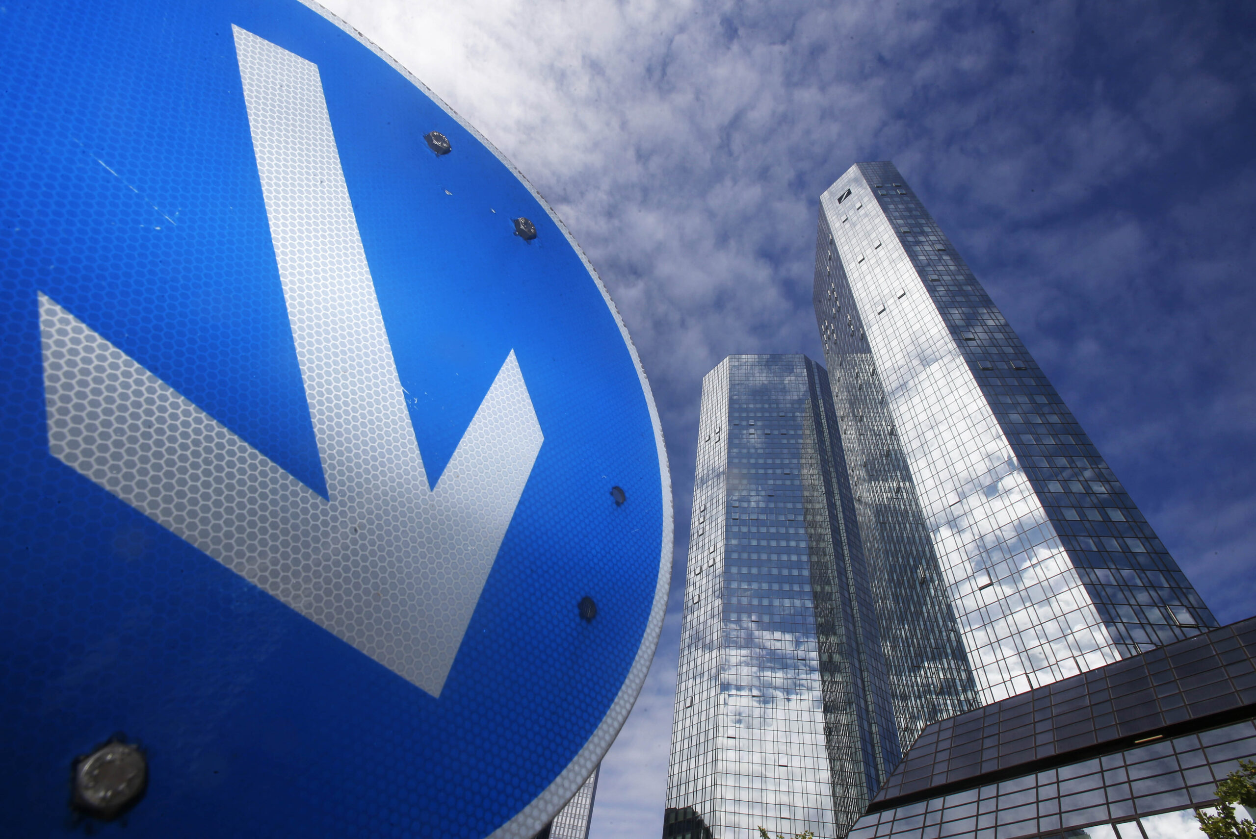 Deutsche Bank shares drop on unexpected loss