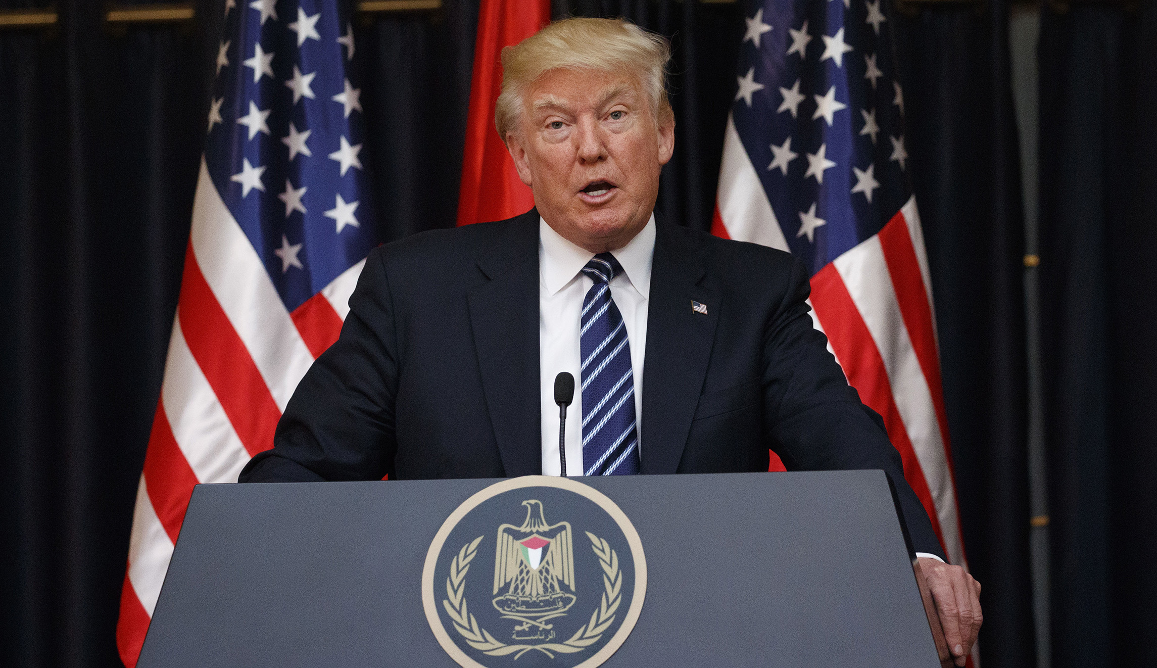 Trump offers aid to British PM Theresa May after Manchester terror attack