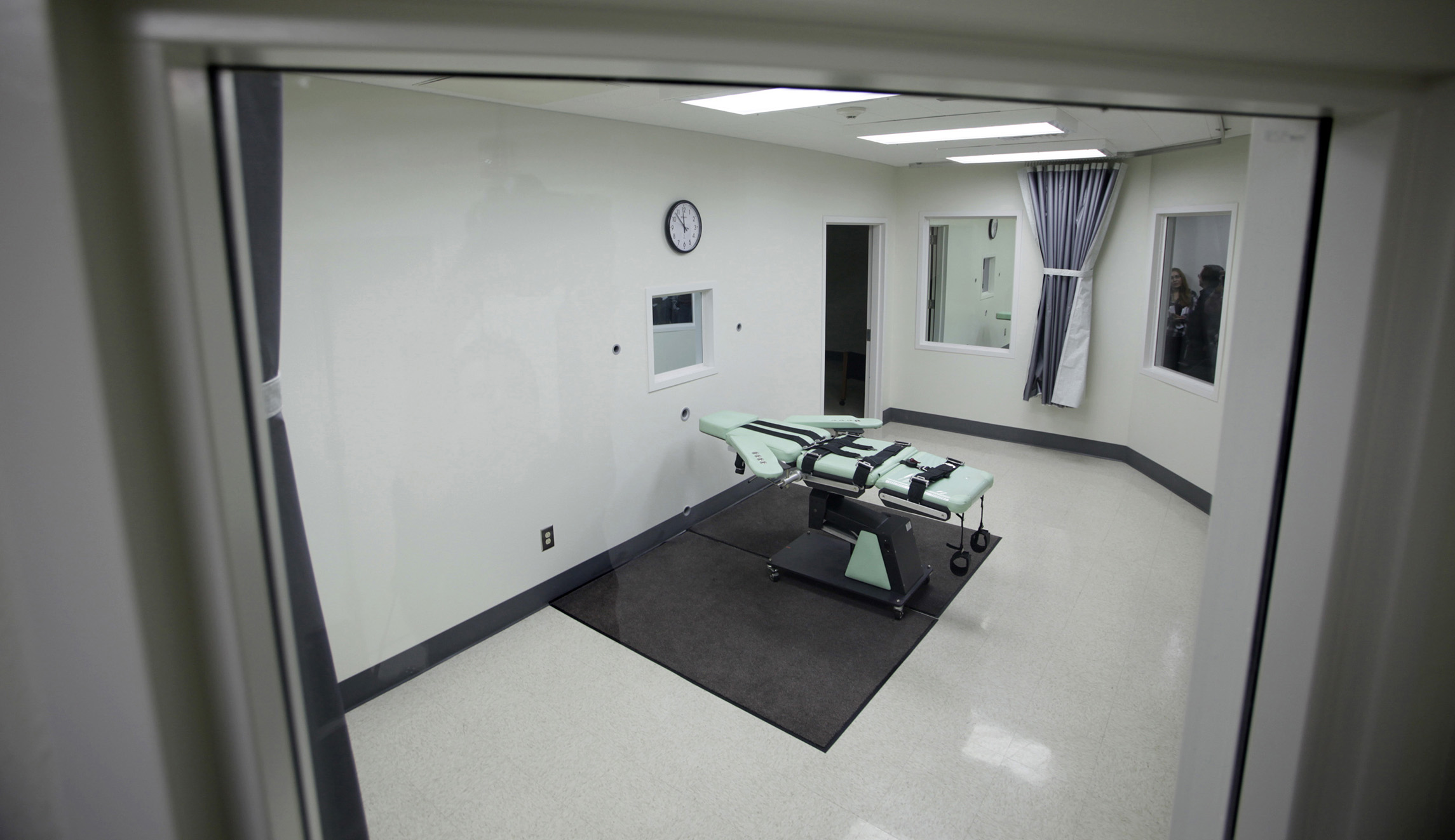 Supreme Court delays execution of Alabama man convicted of murdering police officer