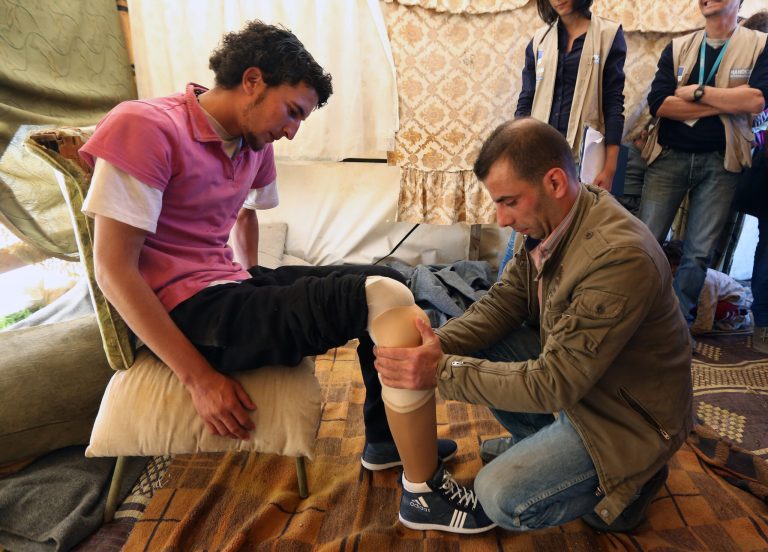 Syrians adjust to life without limbs