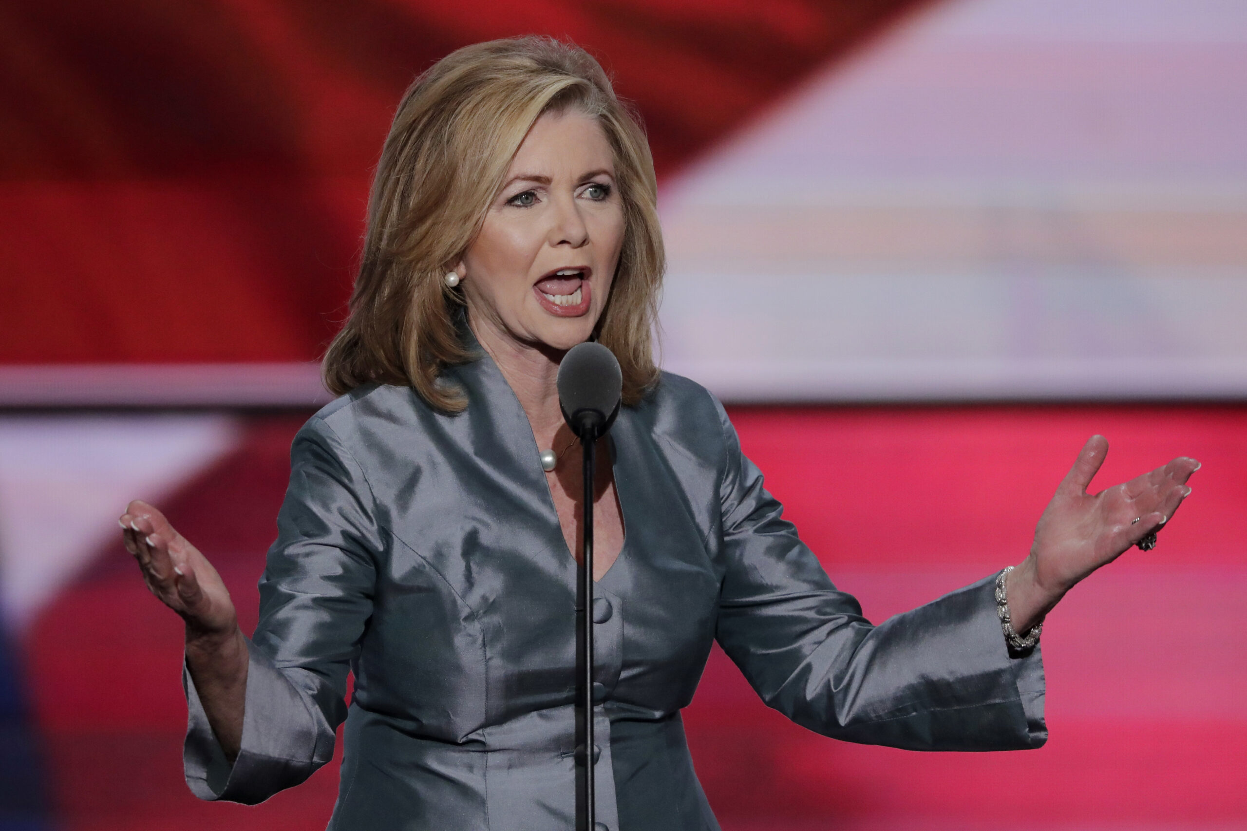 Republicans hope court will halt Internet transfer Friday night