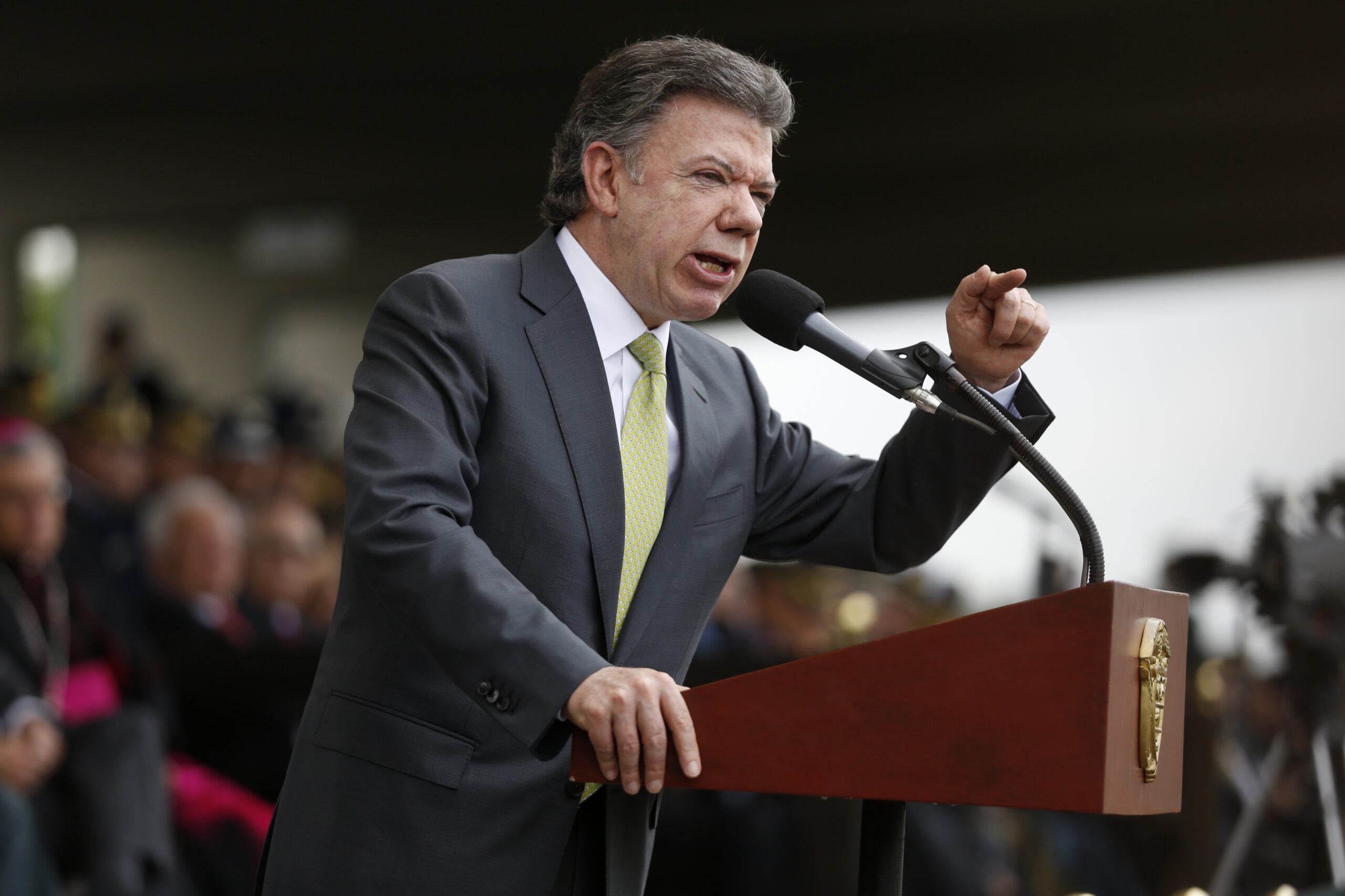 Polls get tighter as Colombian presidential vote approaches
