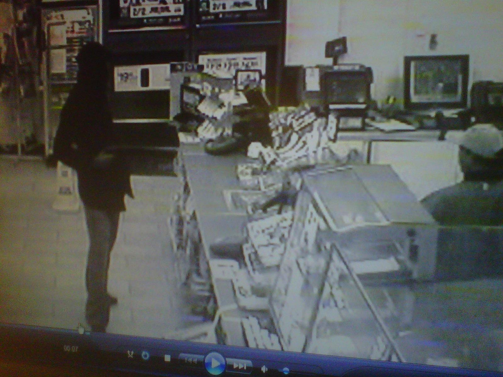 Robbers use sawed-off shotgun to rob 7-Eleven stores