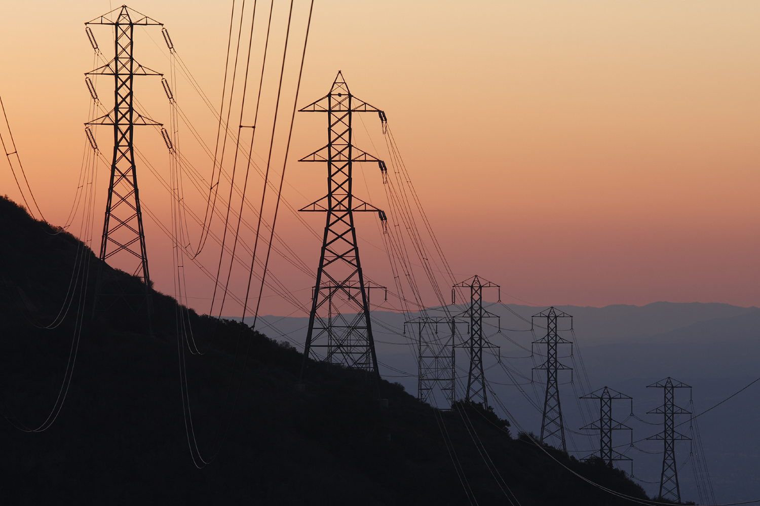 Feds, California scramble to head off blackouts