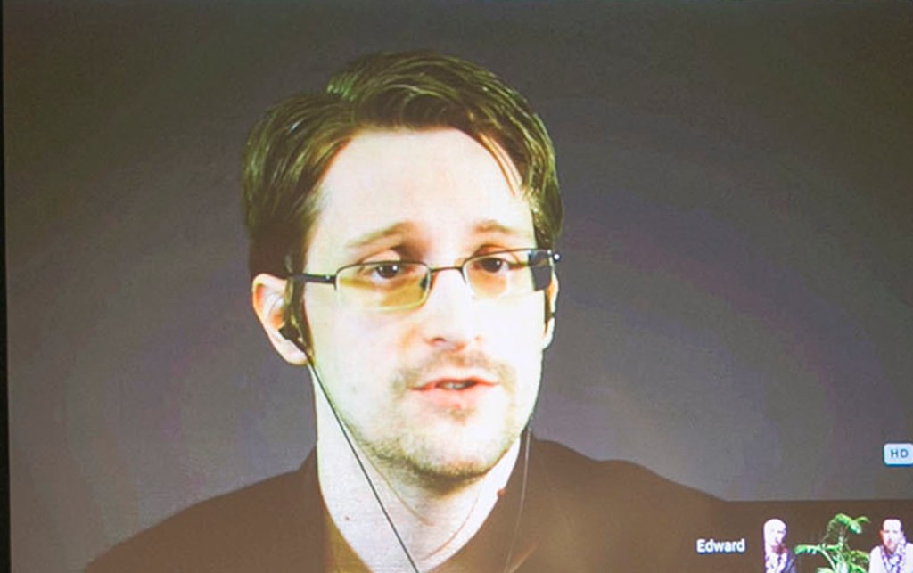 Washington Post calls for convicting source Snowden