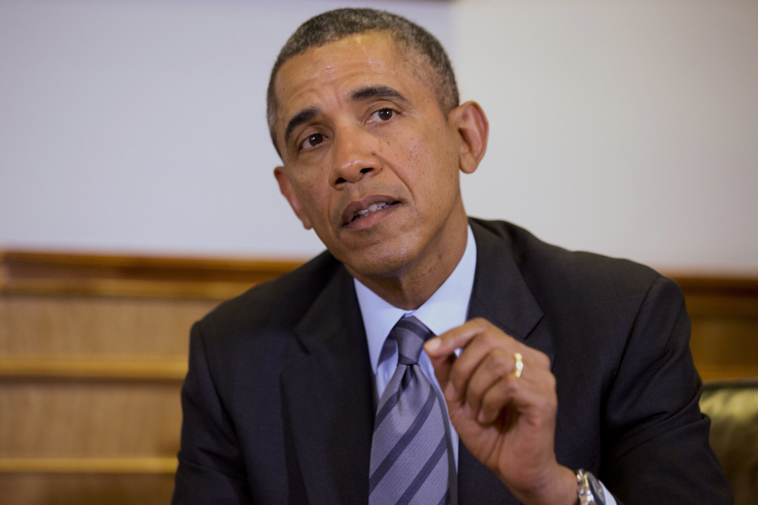 Obama threatens consequences for Ukraine violence