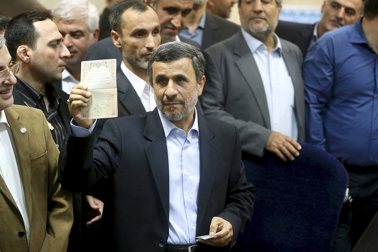 Iran: Mahmoud Ahmadinejad files to run for president again