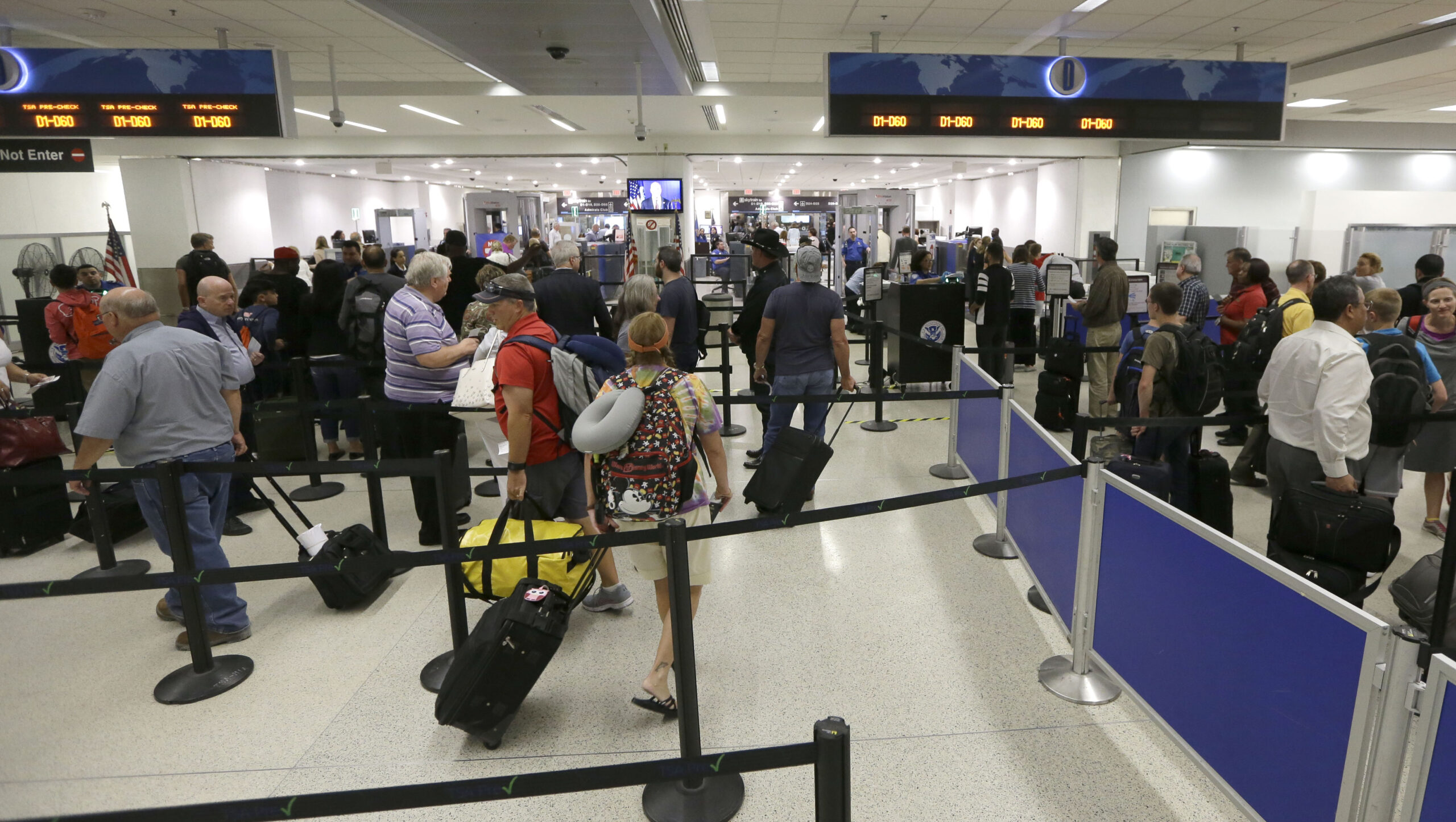Lawmakers fight over airport lines as they head to the airports