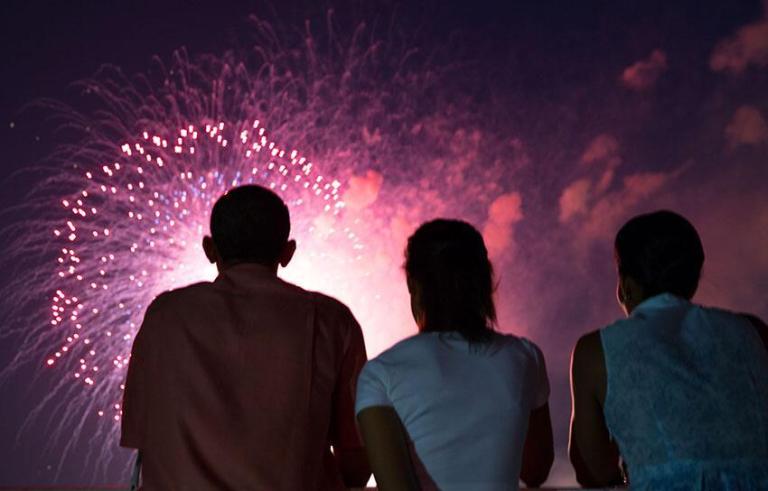 Photo: Obama family watches fireworks from White House rooftop