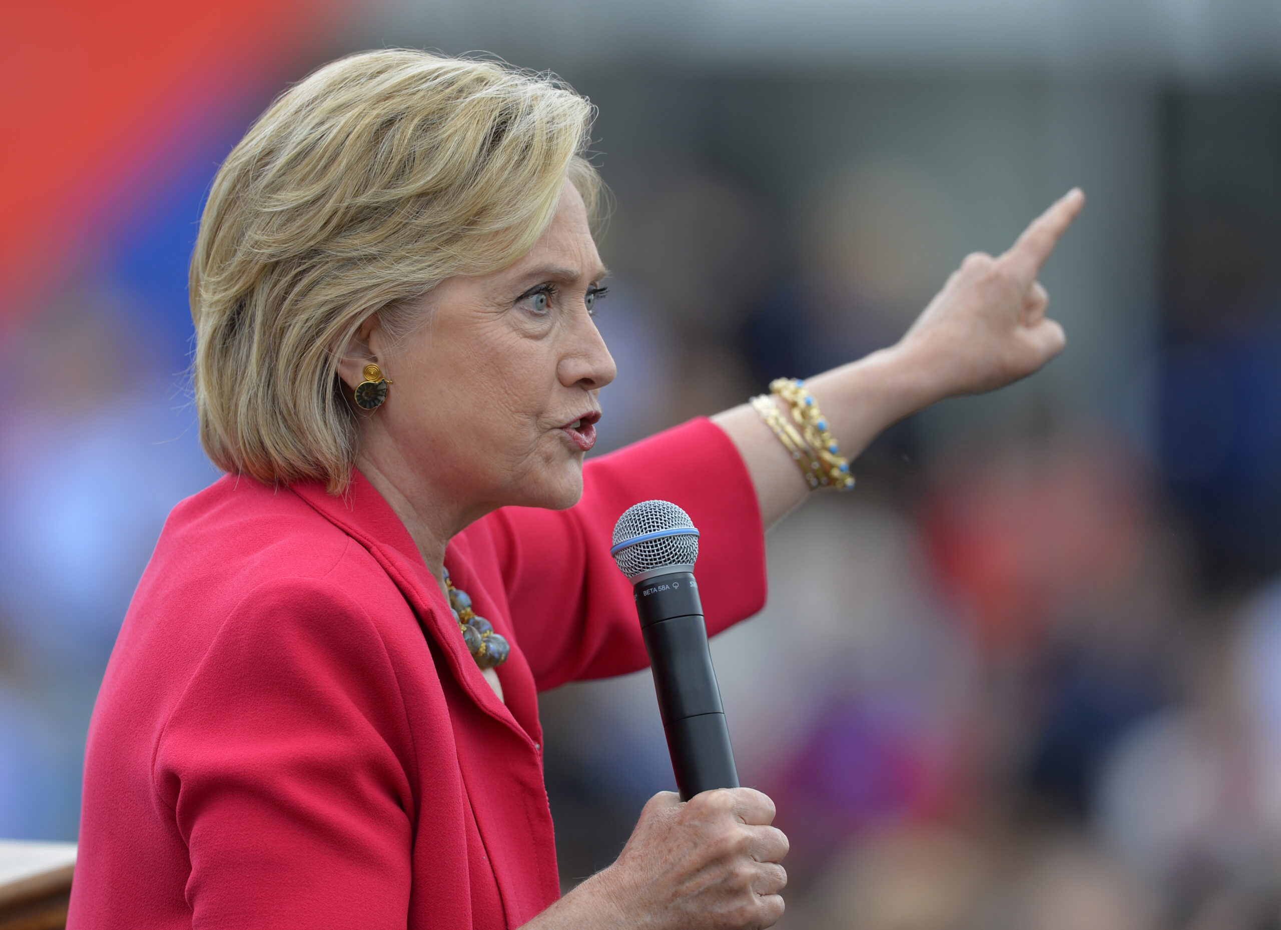 Clinton team stays active in GOP debate