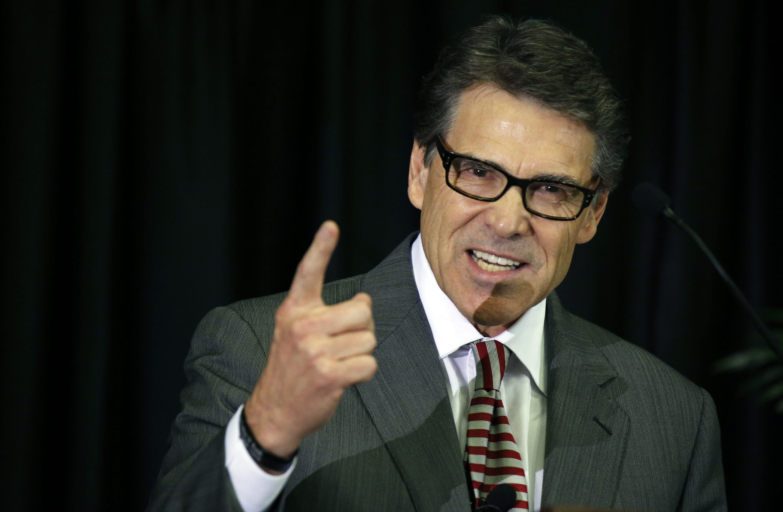 Perry gives foreign policy speech in London