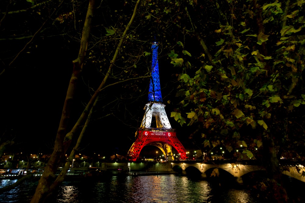 Report: Paris terrorists used phones without encryption