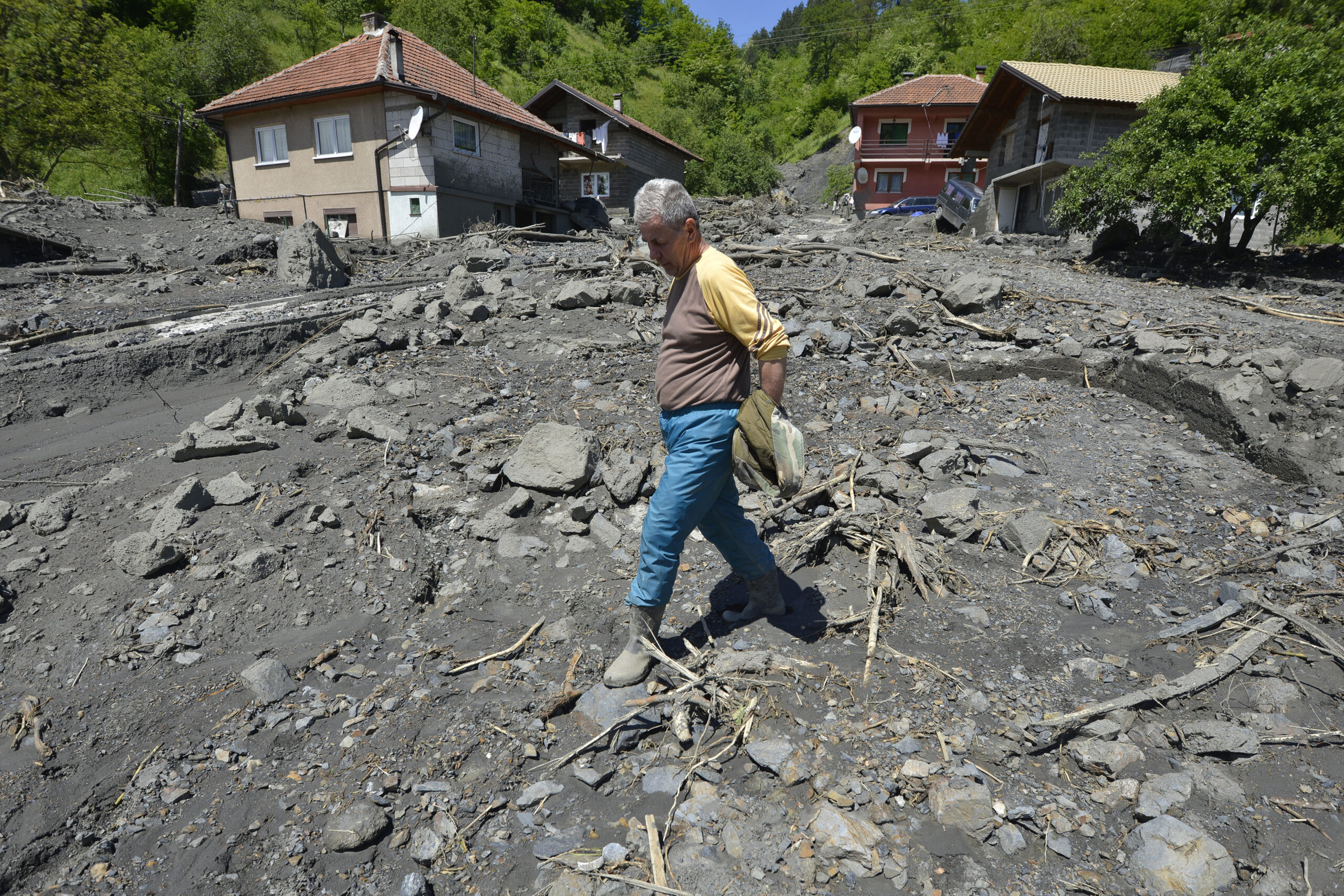 Floods, landslides leave many Bosnians homeless