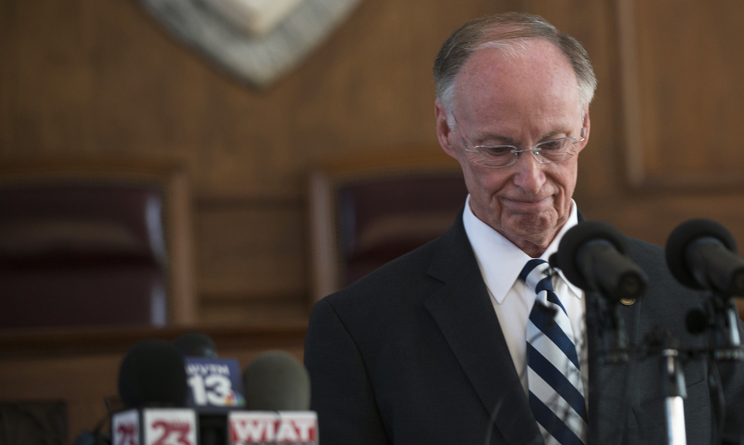 Gentlemen don’t use emojis, just ask former Alabama Gov. Robert Bentley
