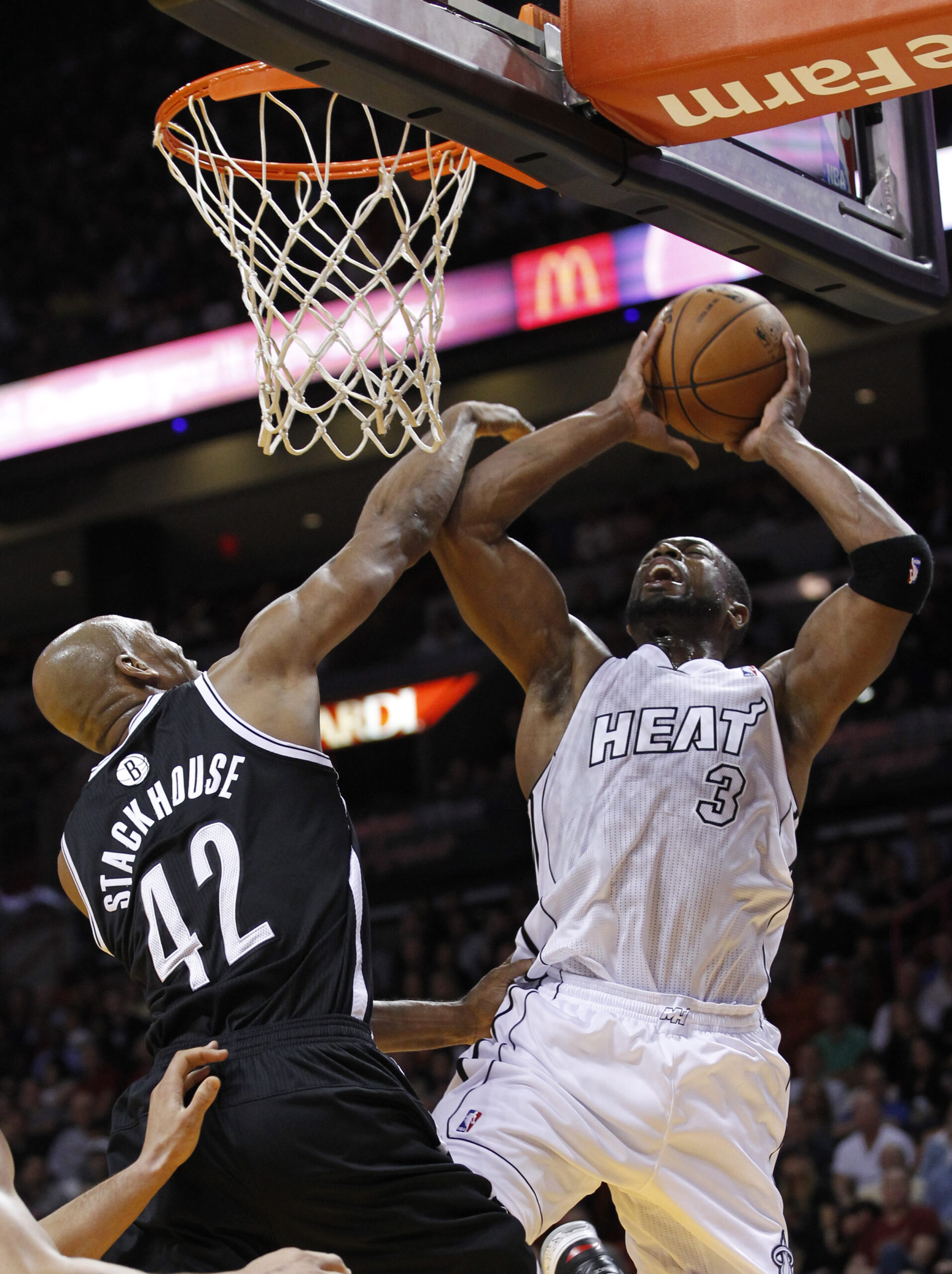 Wade’s 34 lifts Heat past Nets, 102-89