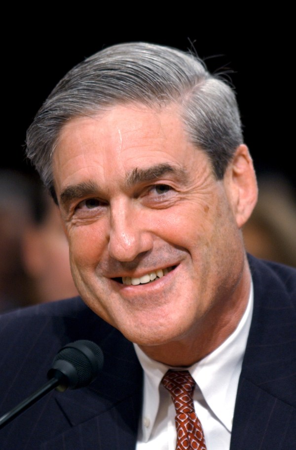 Mueller Meets With Lawmakers to Establish Dialogue