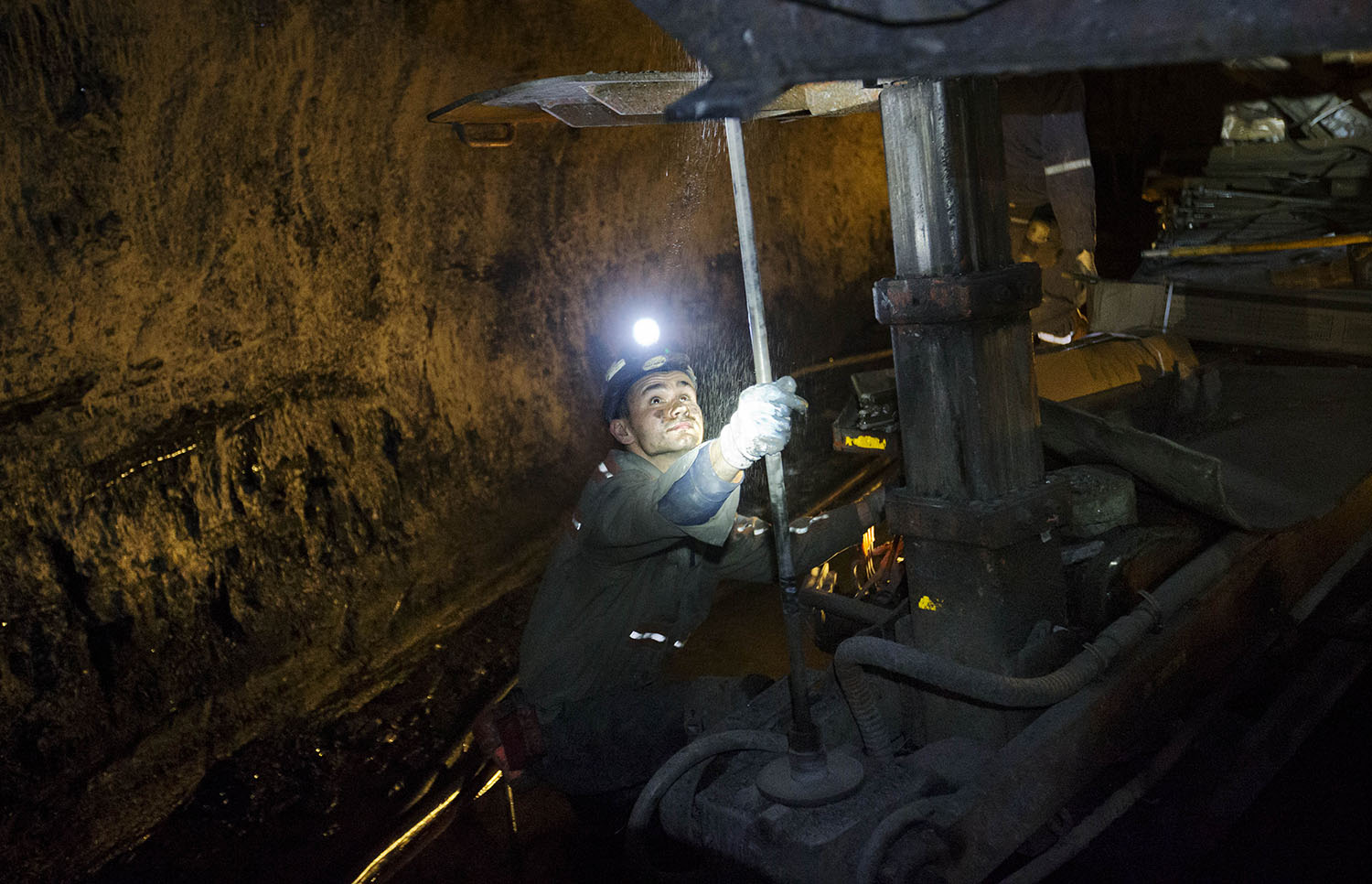 White House eyes higher costs for coal mining