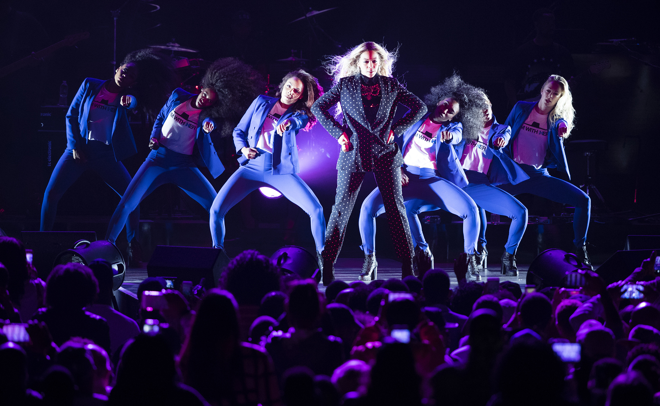 Beyonce sings for Hillary Clinton in surprise Ohio concert