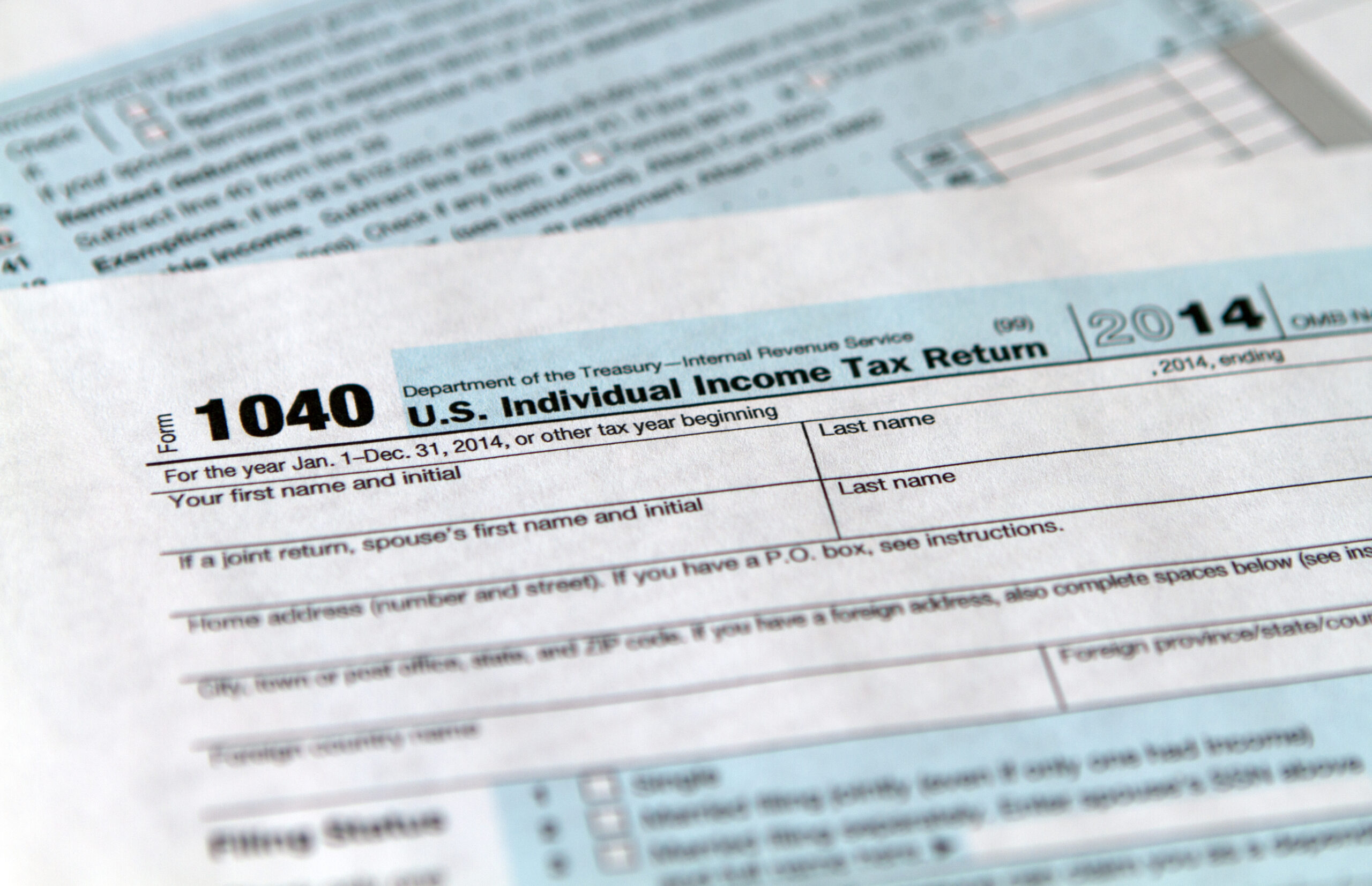 Poll: Wealthy pay too little in taxes