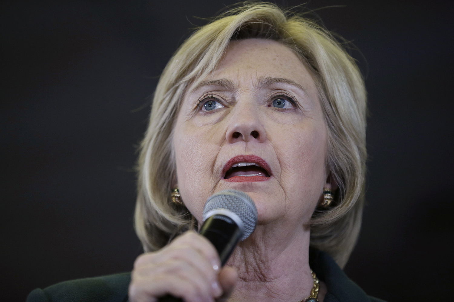 Clinton: Trump’s gun comments a call for violence