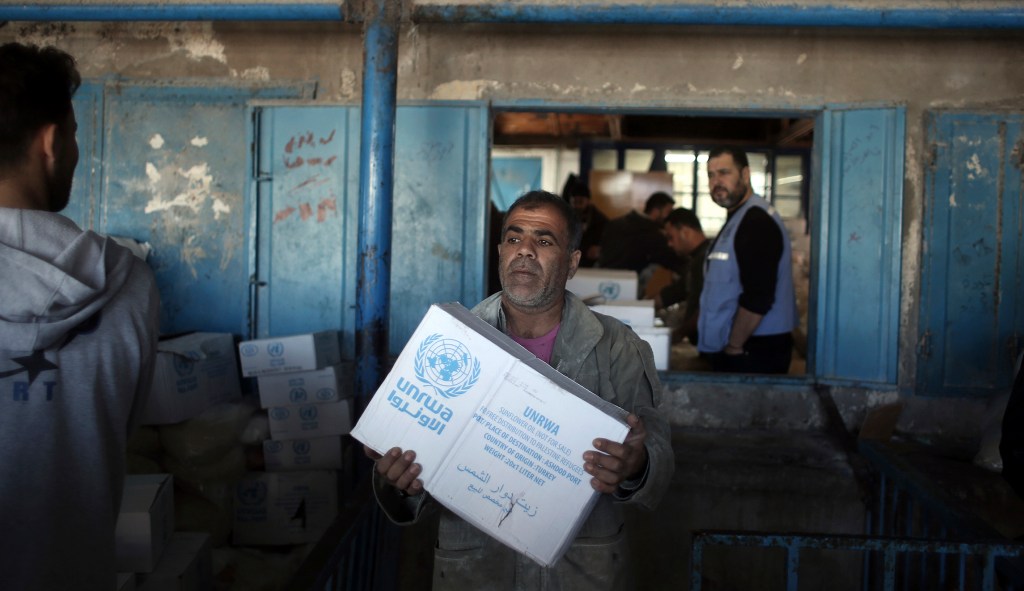 Trump cuts American aid for Palestinians