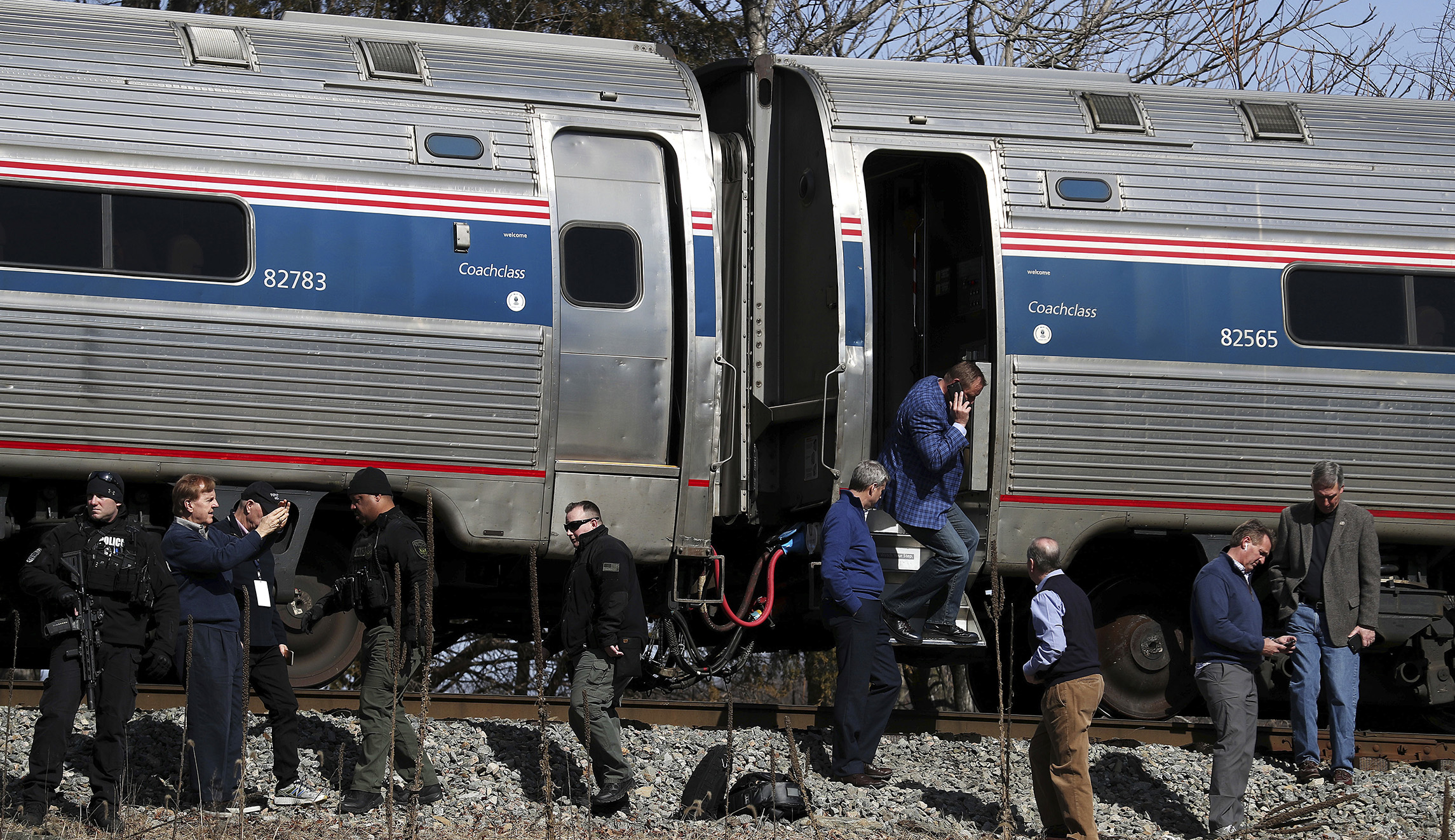 Republican doctors describe rush to chaotic train crash scene