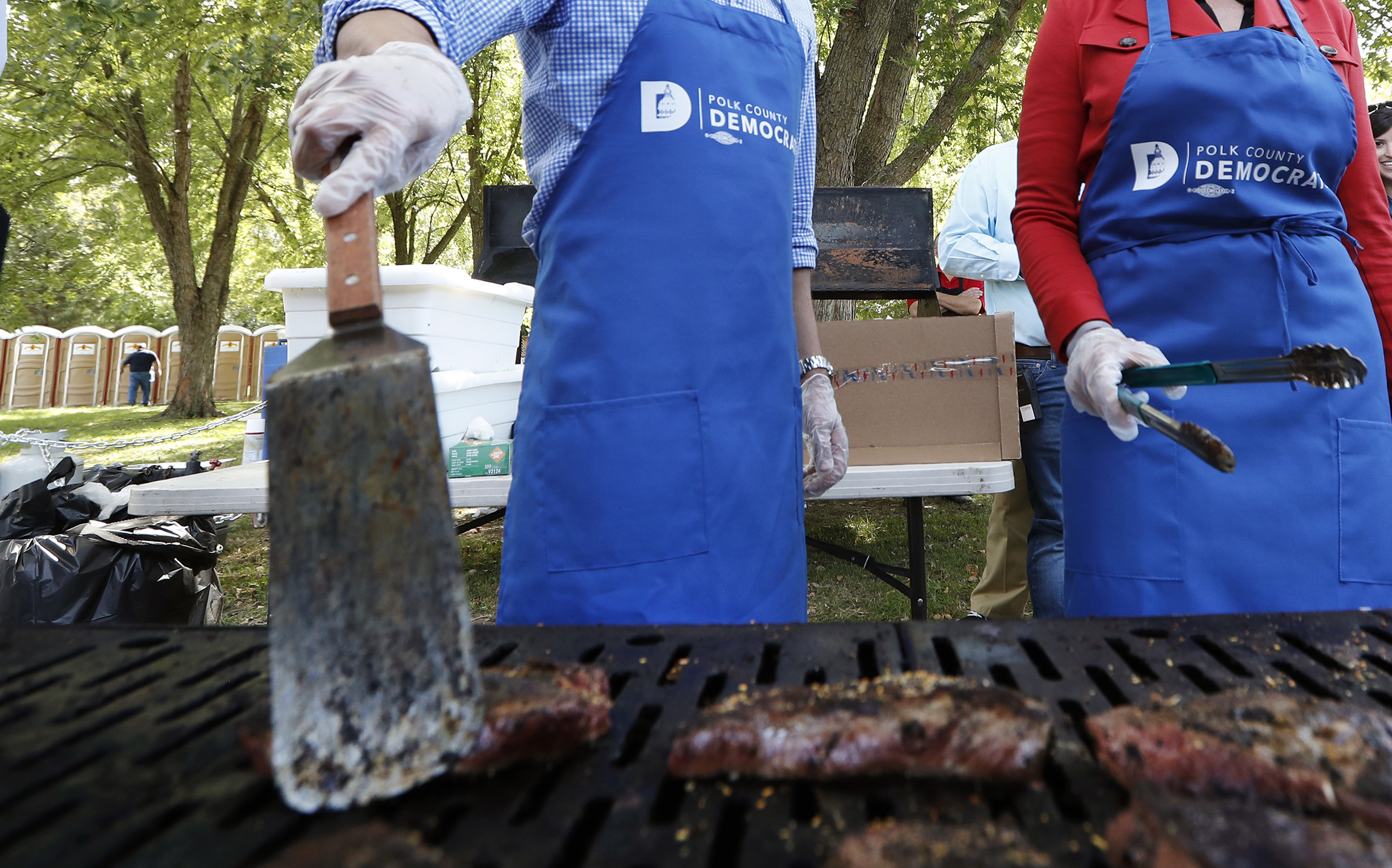 Iowa gubernatorial candidate performs CPR on guest at steak fry