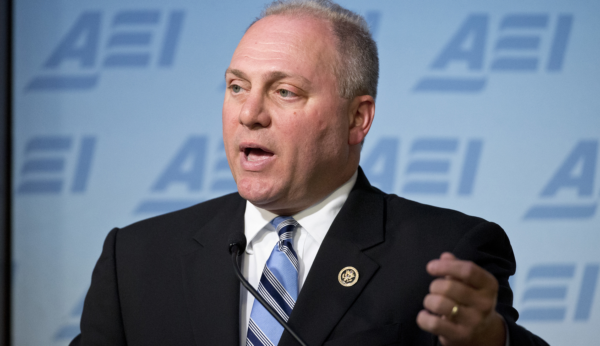 Louisiana State football coach honors Steve Scalise: ‘We know he’ll fight like a tiger’