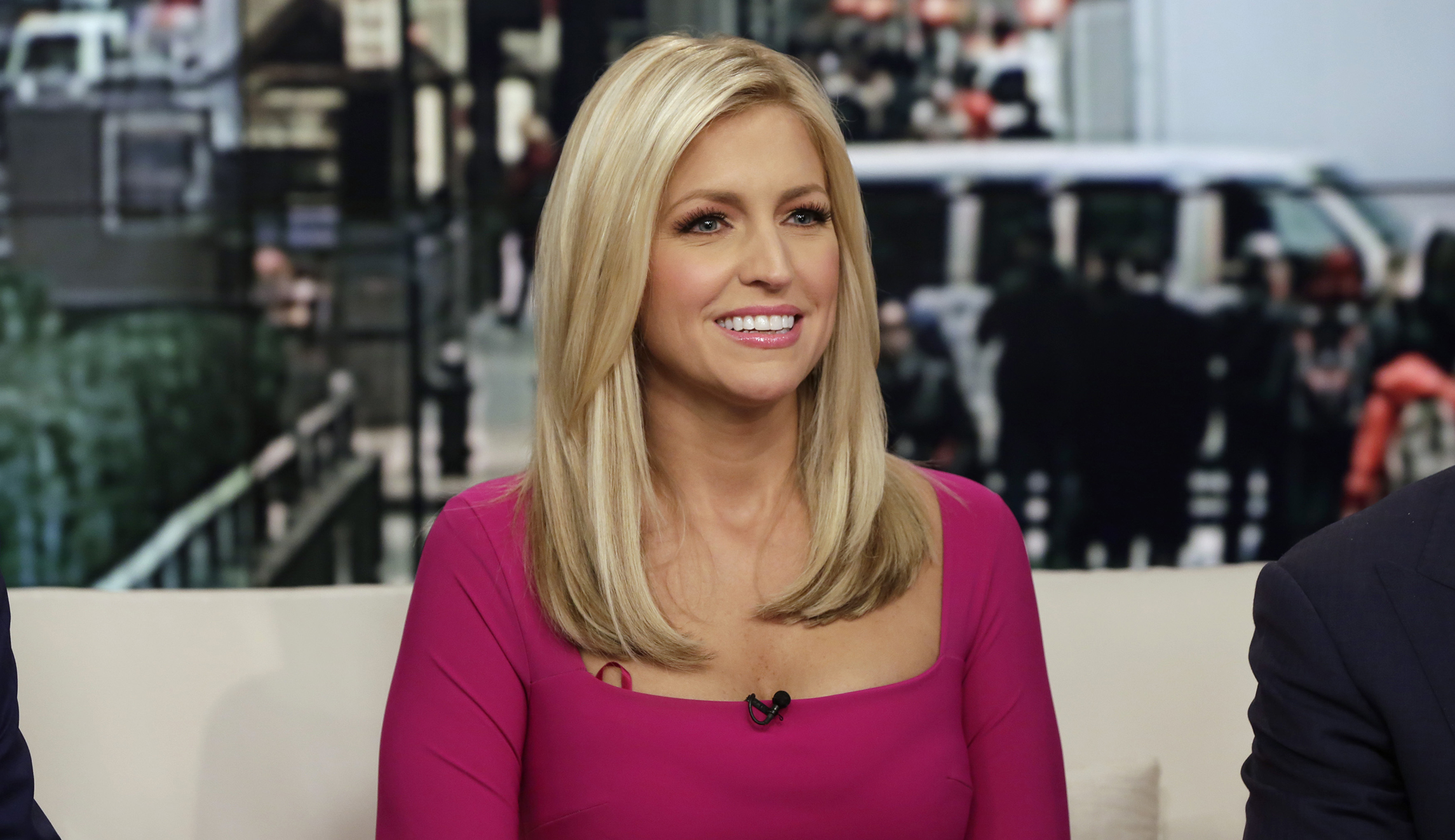 Ainsley Earhardt suggests Americans ‘can’t trust the FBI’ as she shares Fox News poll numbers