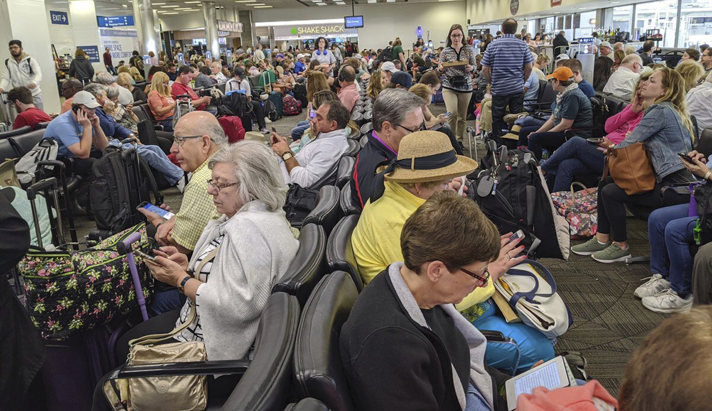 Airline official: Passengers can be shamed into wearing masks without federal mandate