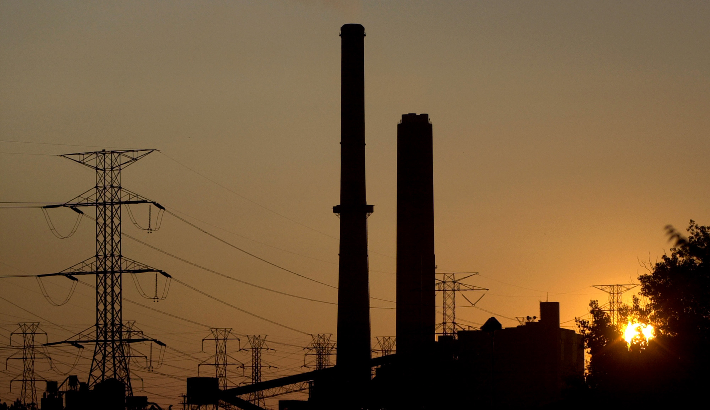 Union accuses FirstEnergy of endangering workers with nonemergency work during pandemic
