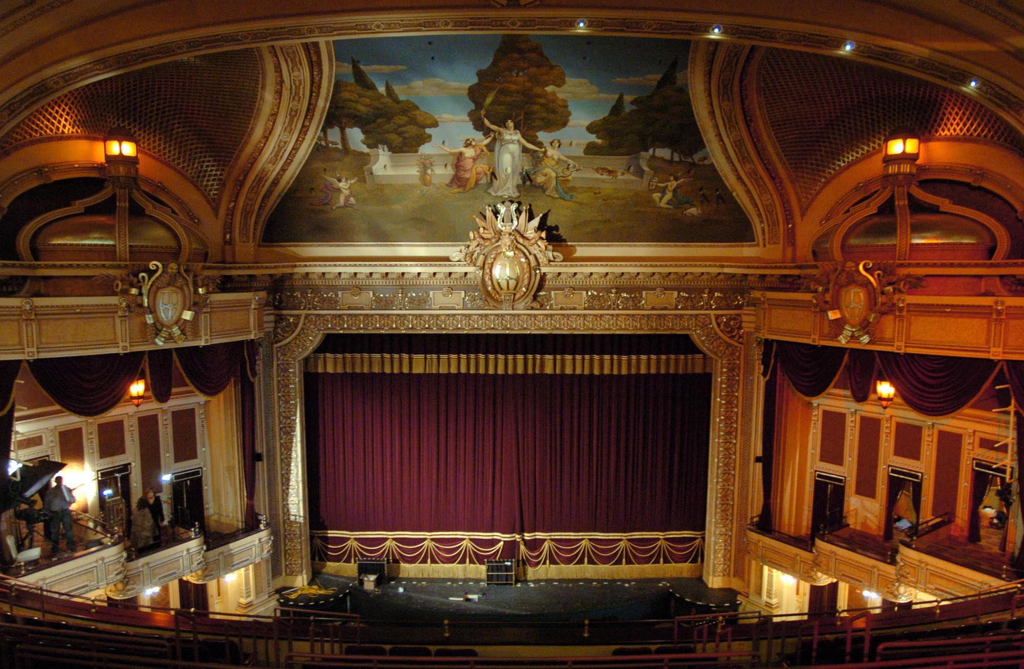 Man who yelled ‘Heil Hitler’ in theater as Trump protest apologizes