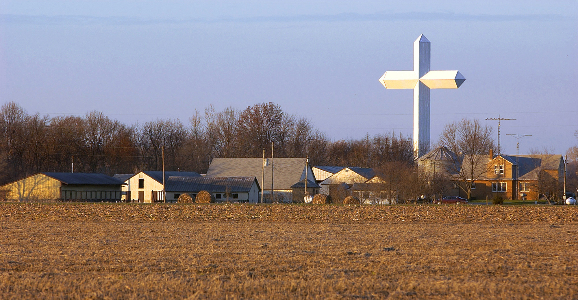 Atheists want famous 9/11 cross in Effingham, Illinois, erased in highway mural