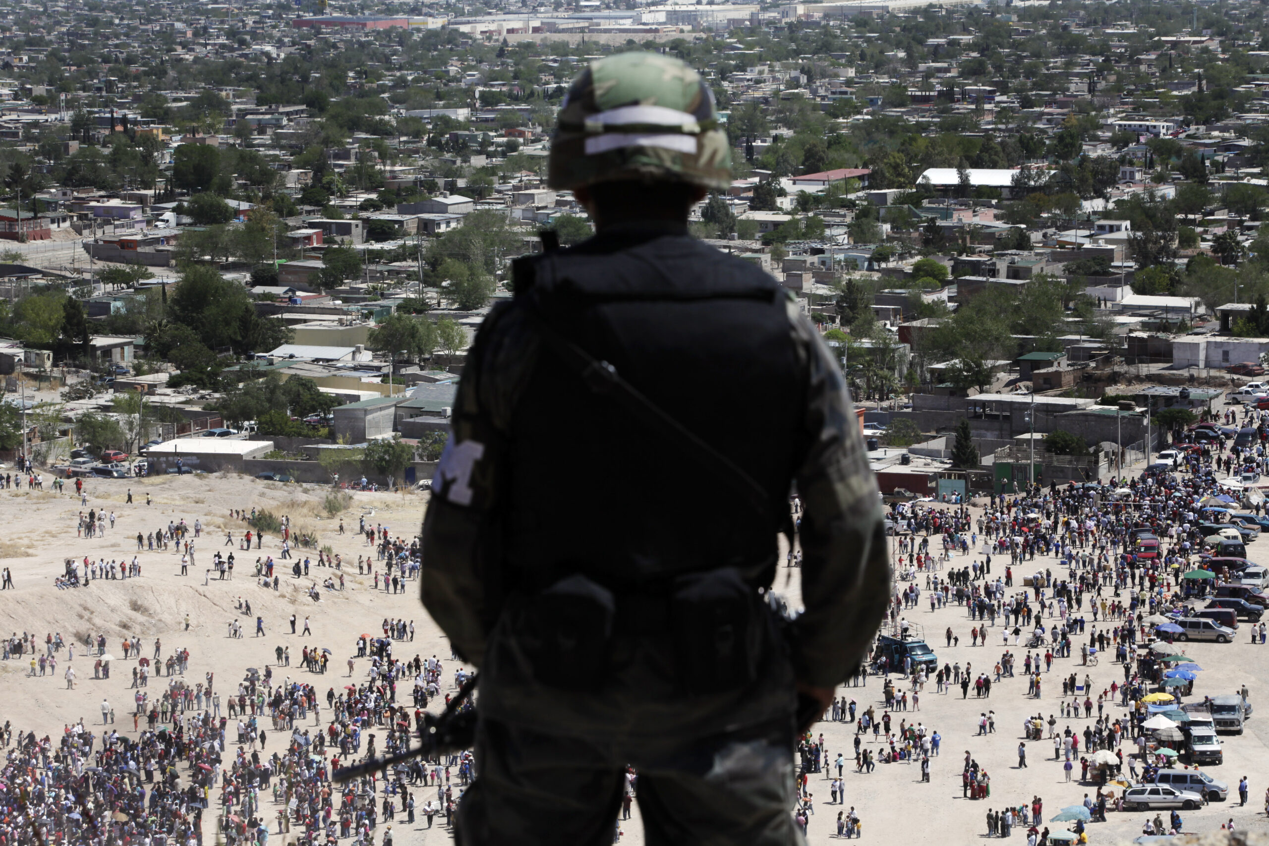 Trump deploys National Guard to US-Mexico border Friday night