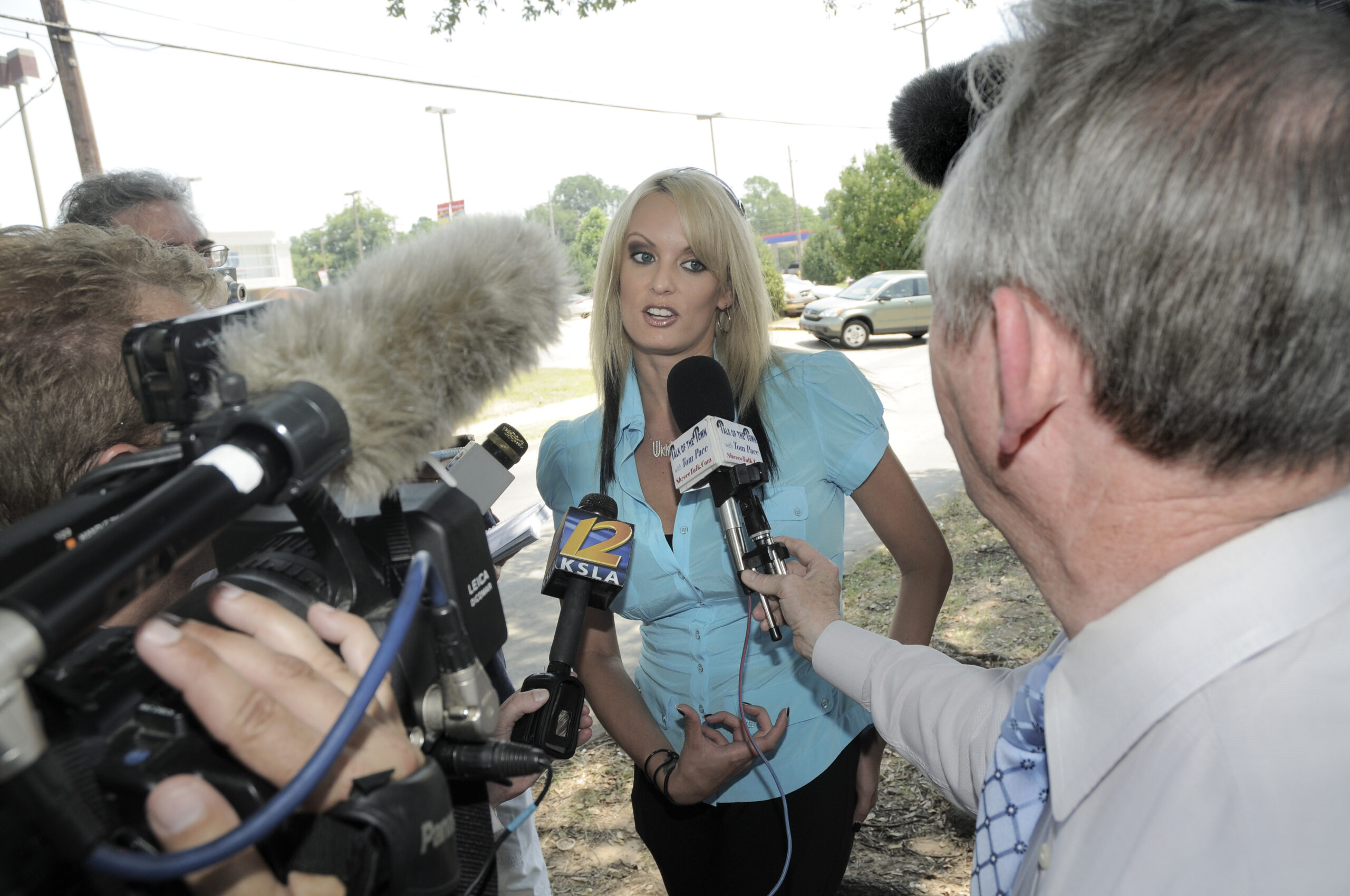 White House: Stormy Daniels ‘has been inconsistent,’ Trump has not
