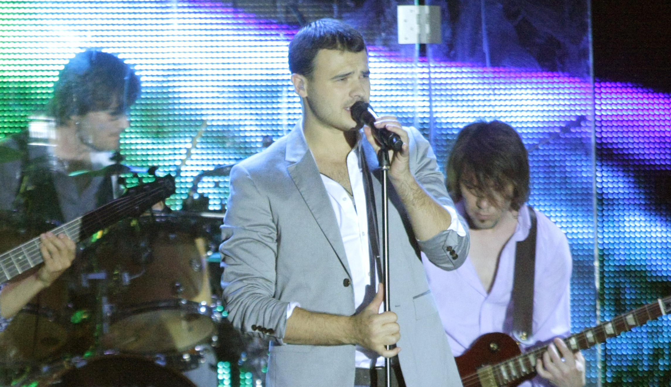 Russian pop star behind Trump Tower meeting releases music video lampooning Trump
