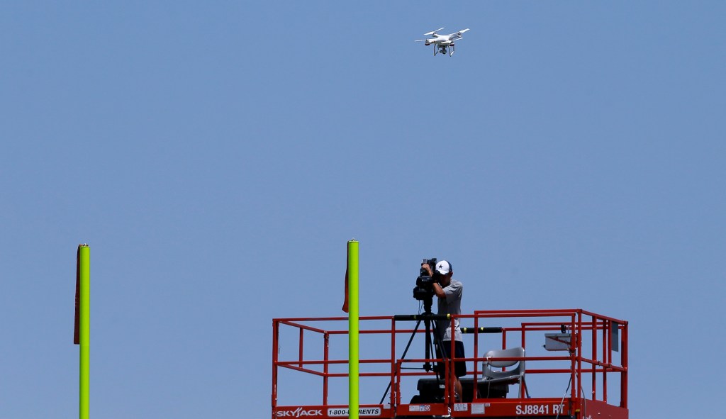 NFL sees drones as rising threat to security, urges Congress to regulate