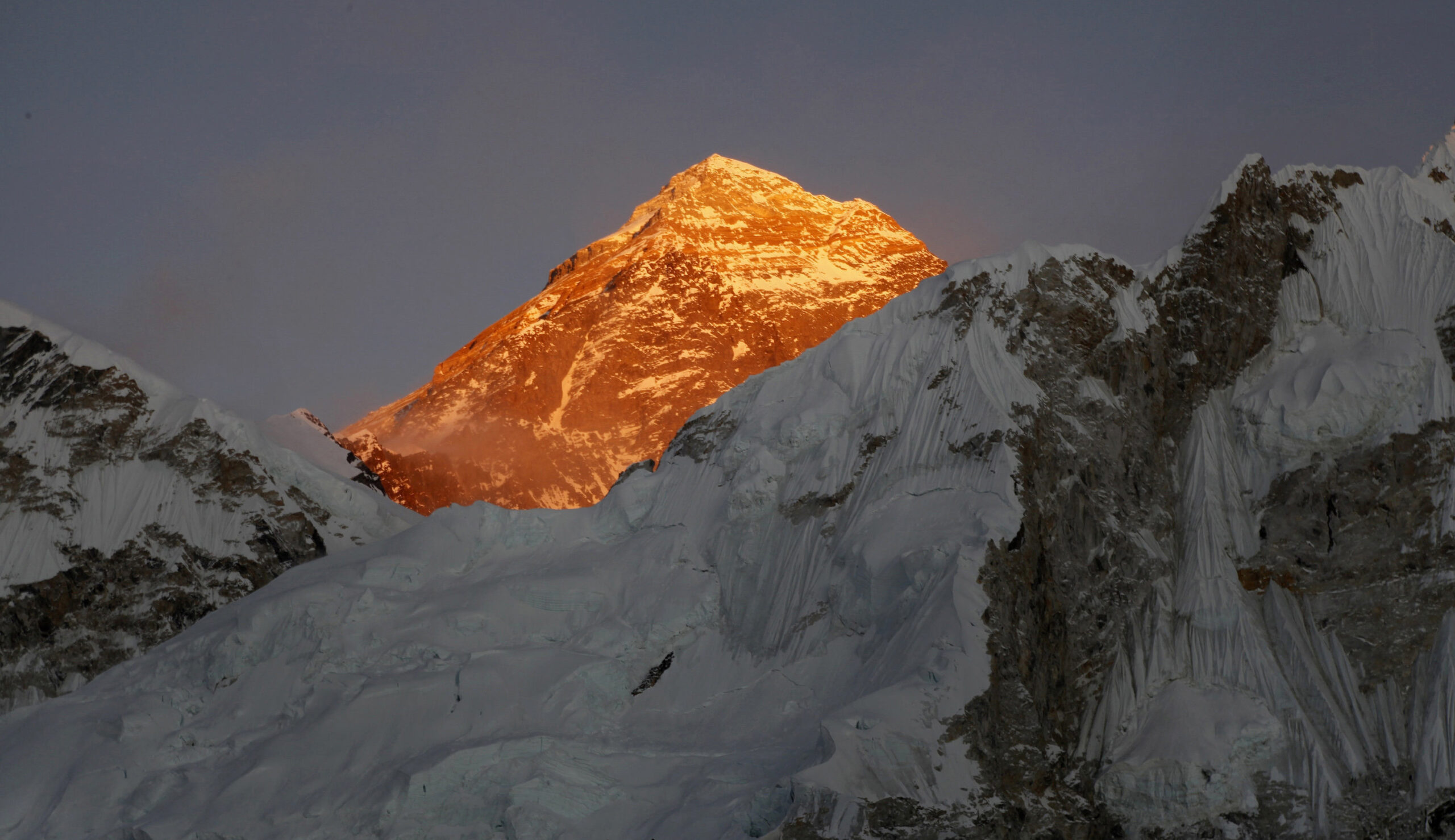 Effort underway to clean Mt. Everest of trash, bodies