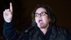 Rosie O’Donnell, Broadway stars plan protest serenade at the White House