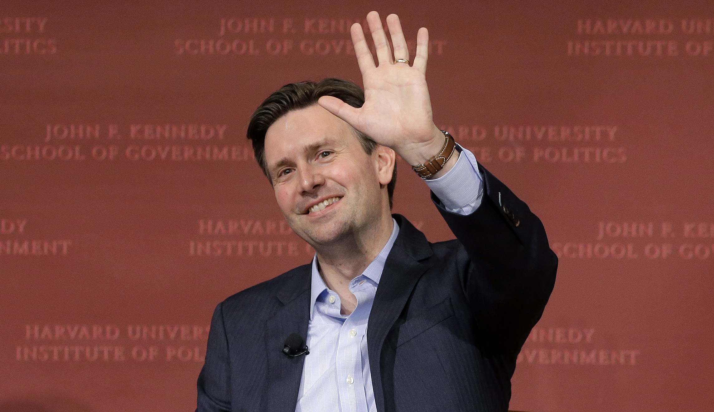 Obama spokesman Josh Earnest takes top communications job for United Airlines