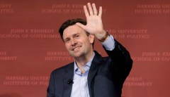 Obama spokesman Josh Earnest takes top communications job for United Airlines